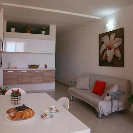 Casa Nova:trilocale Con Veranda Due Passi Dal Mare